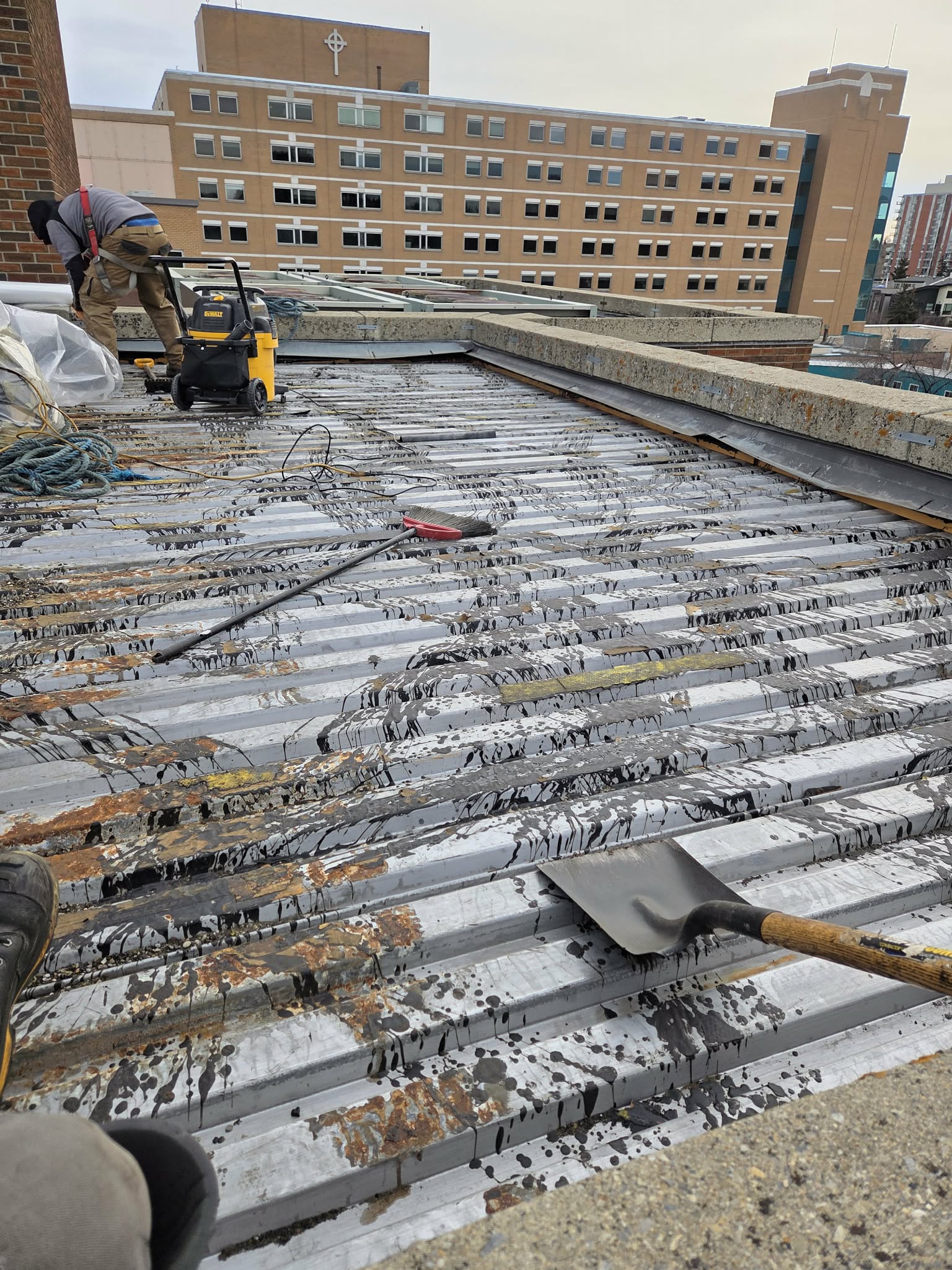 Finished commercial flat roof installed by PAS Corporation